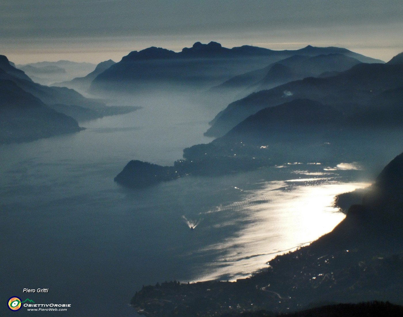 20 Vista controluce sul Lago di Como .JPG